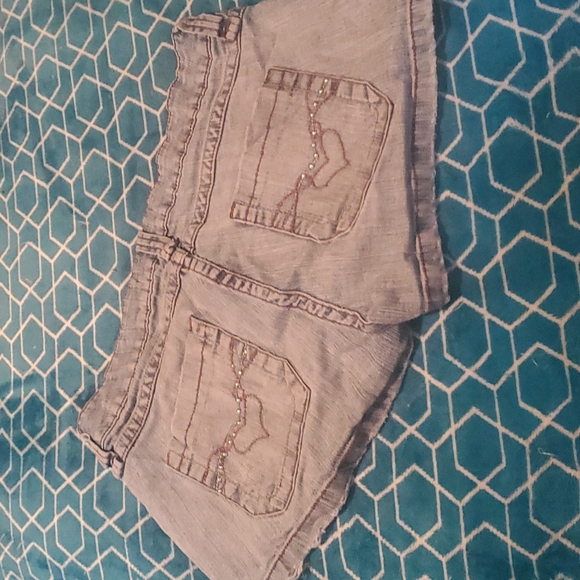 L.E.I Low Rise Shorts - Picture 2 of 4